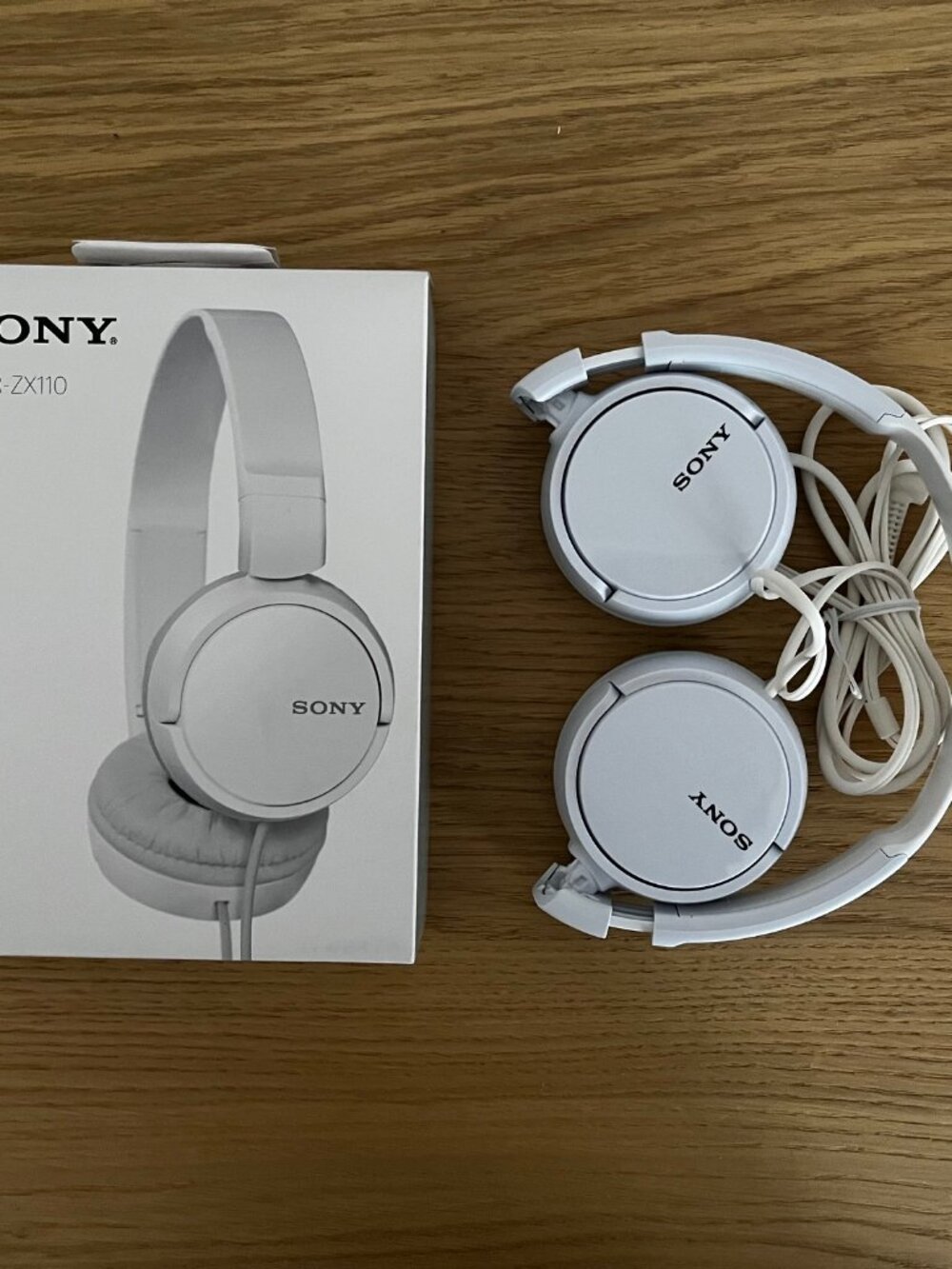 Sony MDR-ZX110 Over-Ear Headphones - White, 3.5 mm plug